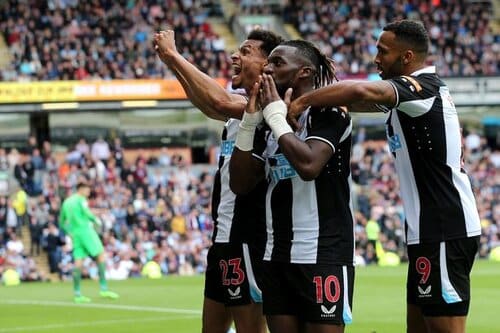 A photo of some of the Newcastle United players celebrating.