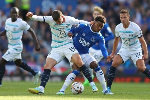 This is a picture of Chelsea vs Everton for the soccer article