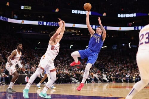 This is a picture of the Phoenix Suns vs Dallas Mavericks for the NBA Picks article preview