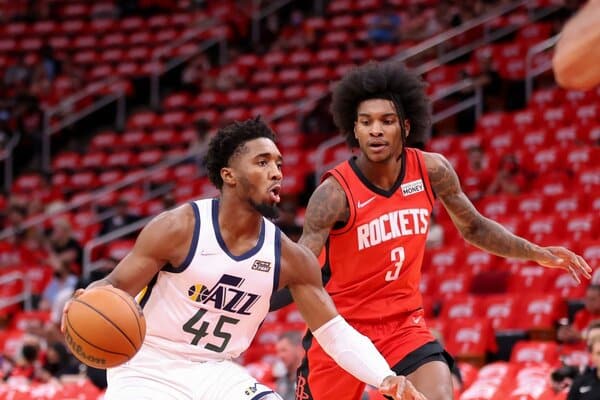 This is a picture of the Jazz against the Rockets for the NBA picks article preview