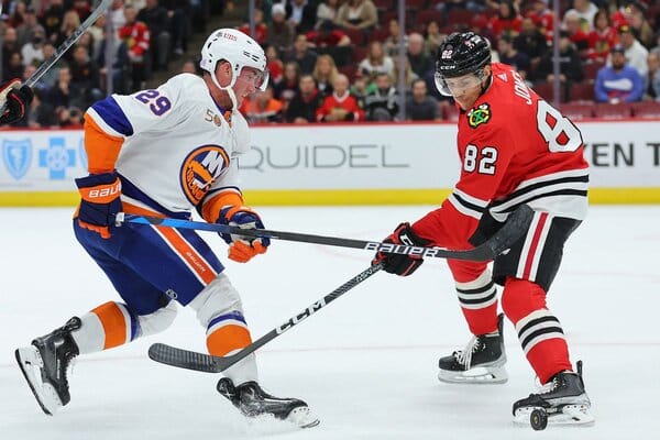 This is a picture of the Chicago Blackhawks vs N.Y. Islanders for the NHL picks article