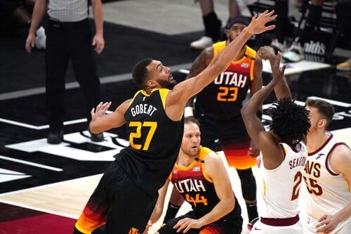 This is a picture of the Jazz against the Cavs for the NBA picks article 