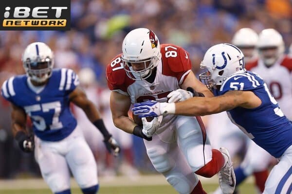 This is a picture of the Cardinals agianst the Colts for the NFL Preseason Picks Week 2 article