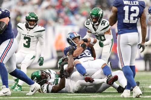 This is a picture of the Jets against the Giants for the NFL Preseason Picks week 3 article