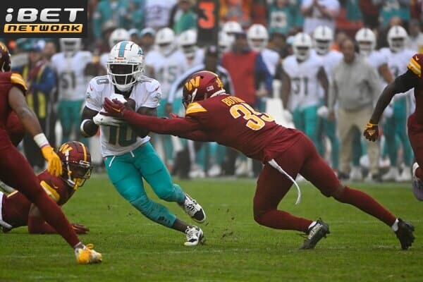 This is a picture of the Washington Commanders vs Miami Dolphins for the NFL Preseason Picks week 2 article preview