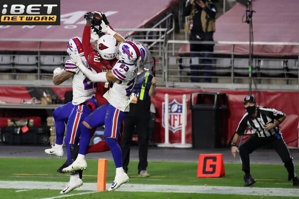 This is a picture of the Cardinals against the Bills for the NFL Picks week 1 article