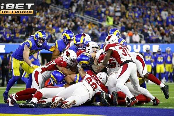 This is a picture of the Los Angeles Rams vs Arizona Cardinals for the NFL Picks week 2 article