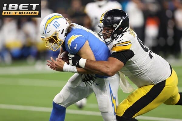 This is a picture of the Los Angeles Chargers vs Pittsburgh Steelers for the NFL Picks week 3 article preview