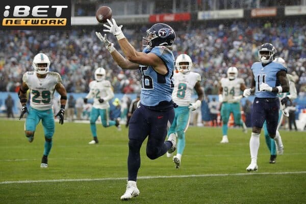 This is a picture of the Tennessee Titans vs Miami Dolphins for the NFL Picks week 4 article preview