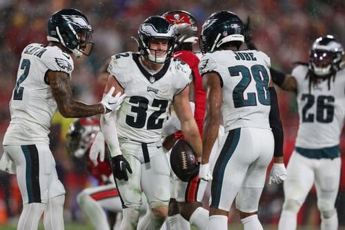 This is a picture of the Eagles against the Bucs for the NFL Picks week 4 article preview