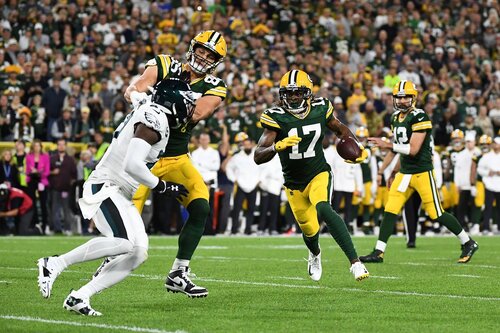 This is a picture of the Eagles against the Packers for the NFL Picks week 1 article 