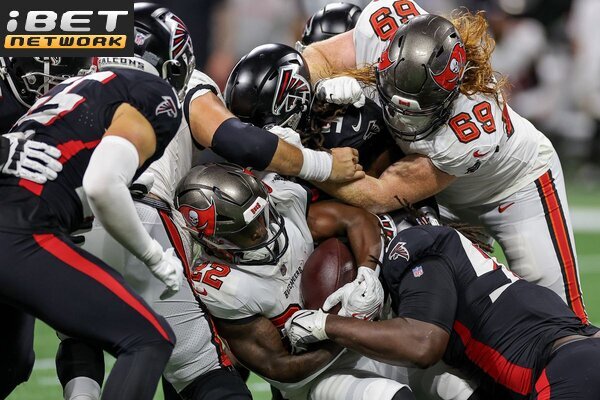 This is a picture of the Falcons against the Bucs for the NFL Picks week 5 article preview