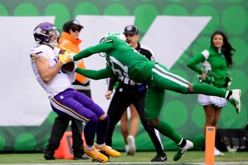 This is a picture of the Jets against the Vikings for the NFL Picks week 5 article 