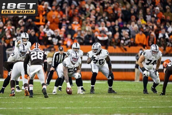 This is a picture of the Cleveland Browns vs Las Vegas Raiders for the NFL Picks week 4 article preview