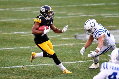 This is a picture of the Steelers against the Colts for the NFL Picks week 4 article preview