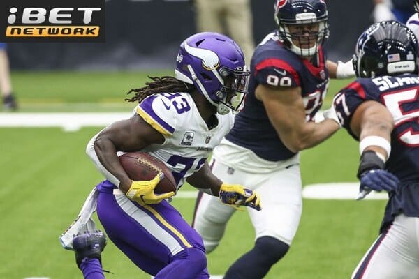 This is a picture of the Houston Texans vs Minnesota Vikings for the NFL Picks week 3 article preview